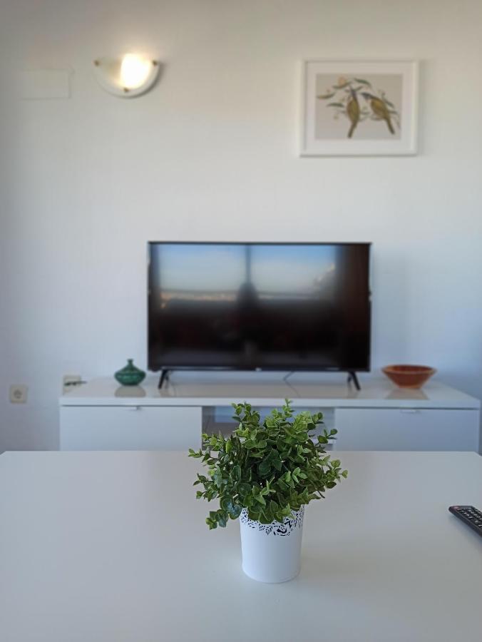 Apartamento En Edificio Stella Maris ฟูเอนฮิโรลา ภายนอก รูปภาพ