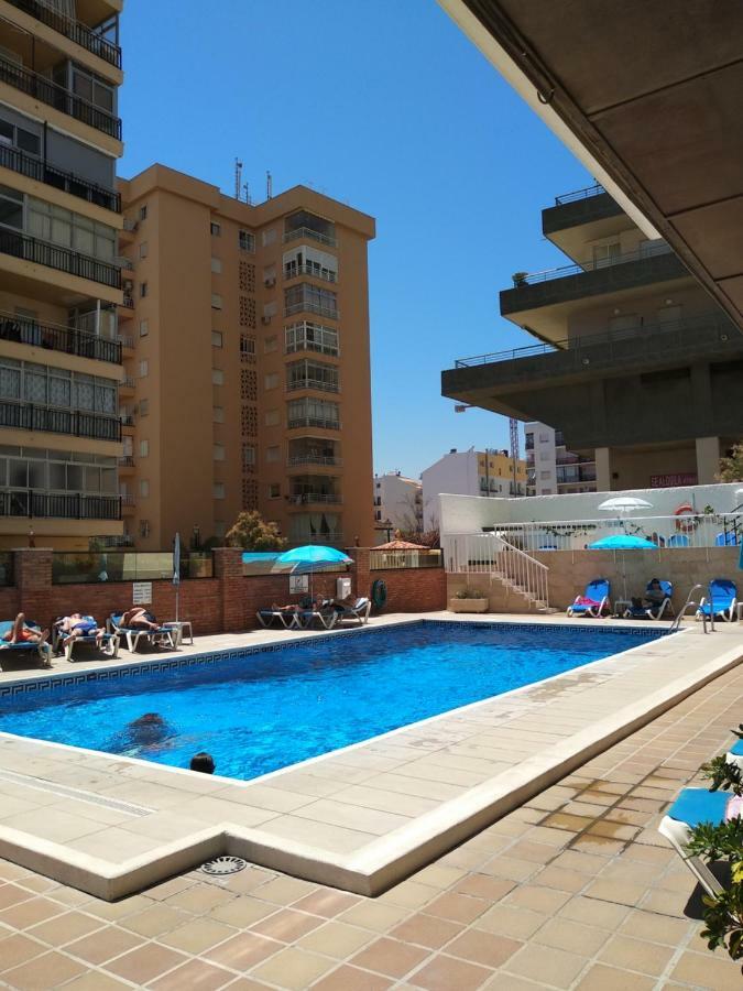 Apartamento En Edificio Stella Maris ฟูเอนฮิโรลา ภายนอก รูปภาพ